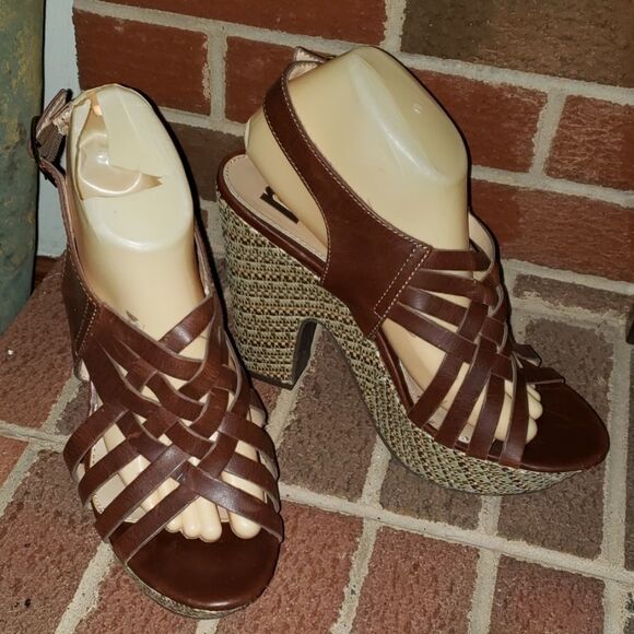 R2 BERNADETTE HEELS  - Picture 1 of 8